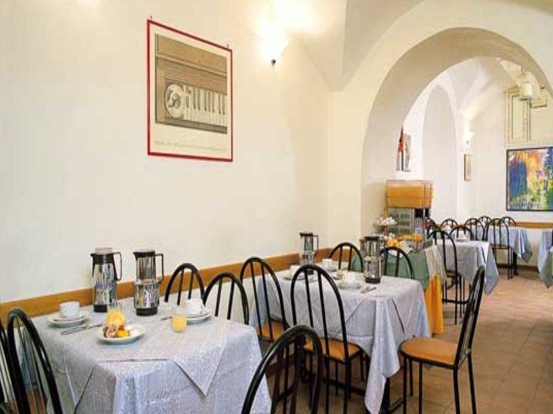 Отель Numa Rome Linea Экстерьер фото